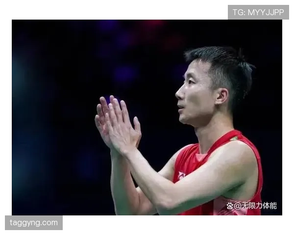 陆光祖今天又换项链了？这奢侈劲儿，感觉不输明星豪宅派对啊！